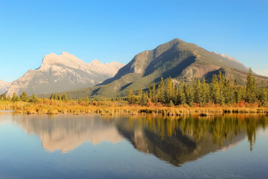 Vermilion Lakes and Mount Rundle in beautiful golden fall colours on your Calgary to Vancouver road trip, Banff