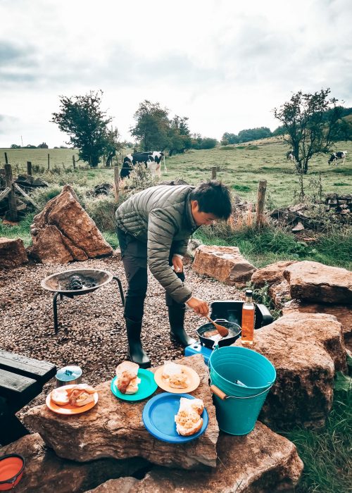 Andy cooking breakfast on the fire in Ruehill Campsite, Peak District