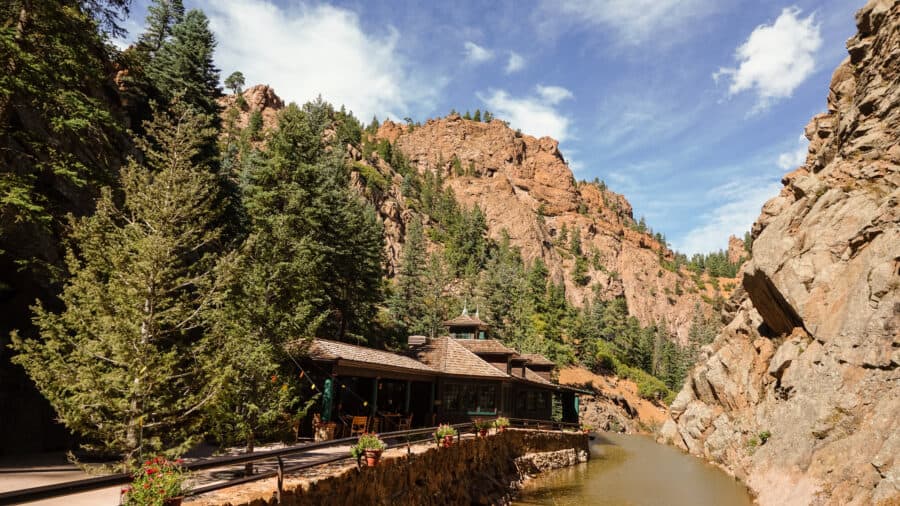 The impressive walk up to the seven falls on our Colorado road trip, Colorado Springs, USA