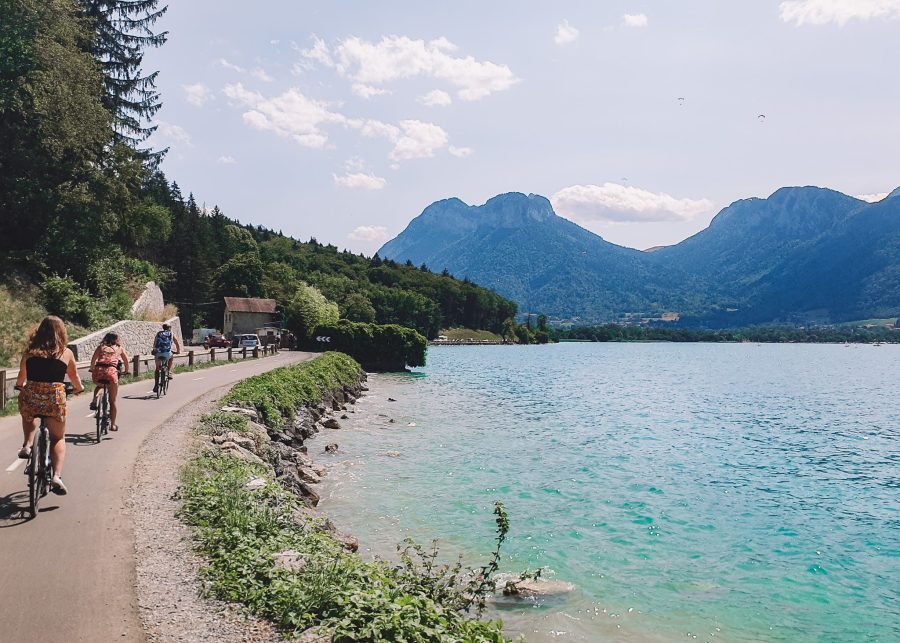 Helen and friends cycling around Lake Annecy with a dramatic mountain backdrop was one of our favourite things to do in Annecy, France