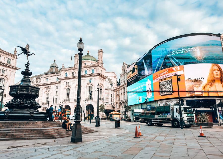 The large billboards at Piccadilly Circus, 4 Day London Itinerary