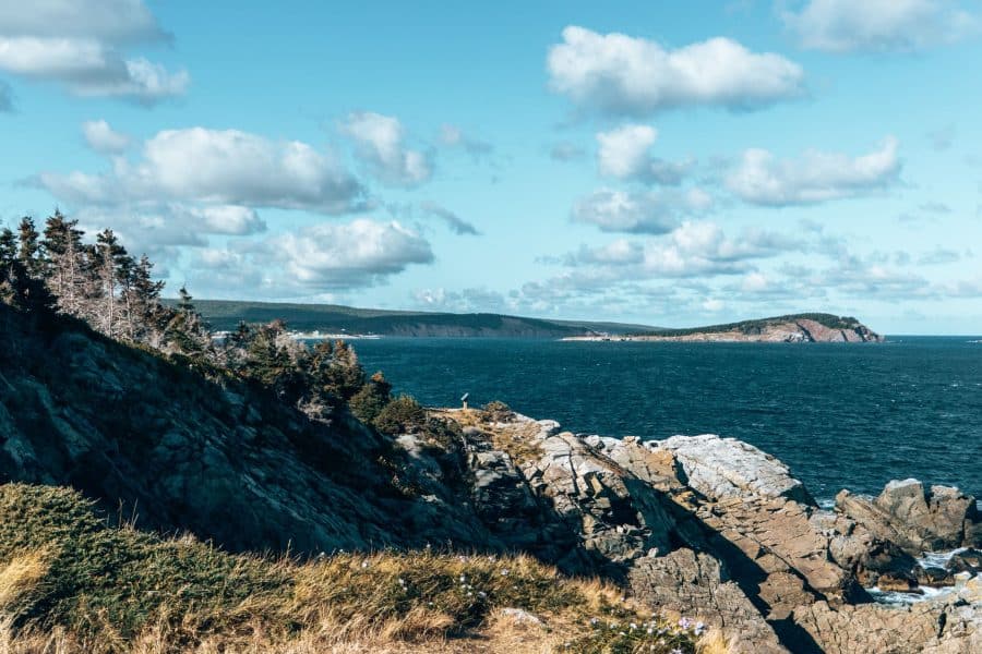 Ocean and rocky cliffs at Middle Head Trail, best hiking trails in Nova Scotia, Canada