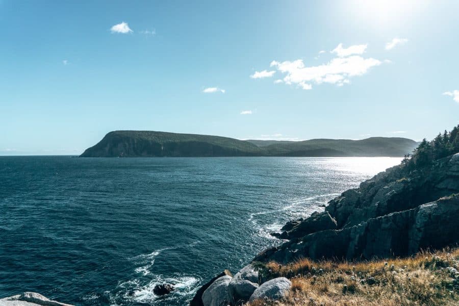Ocean and rocky cliffs at Middle Head Trail, best hiking trails in Nova Scotia, Canada